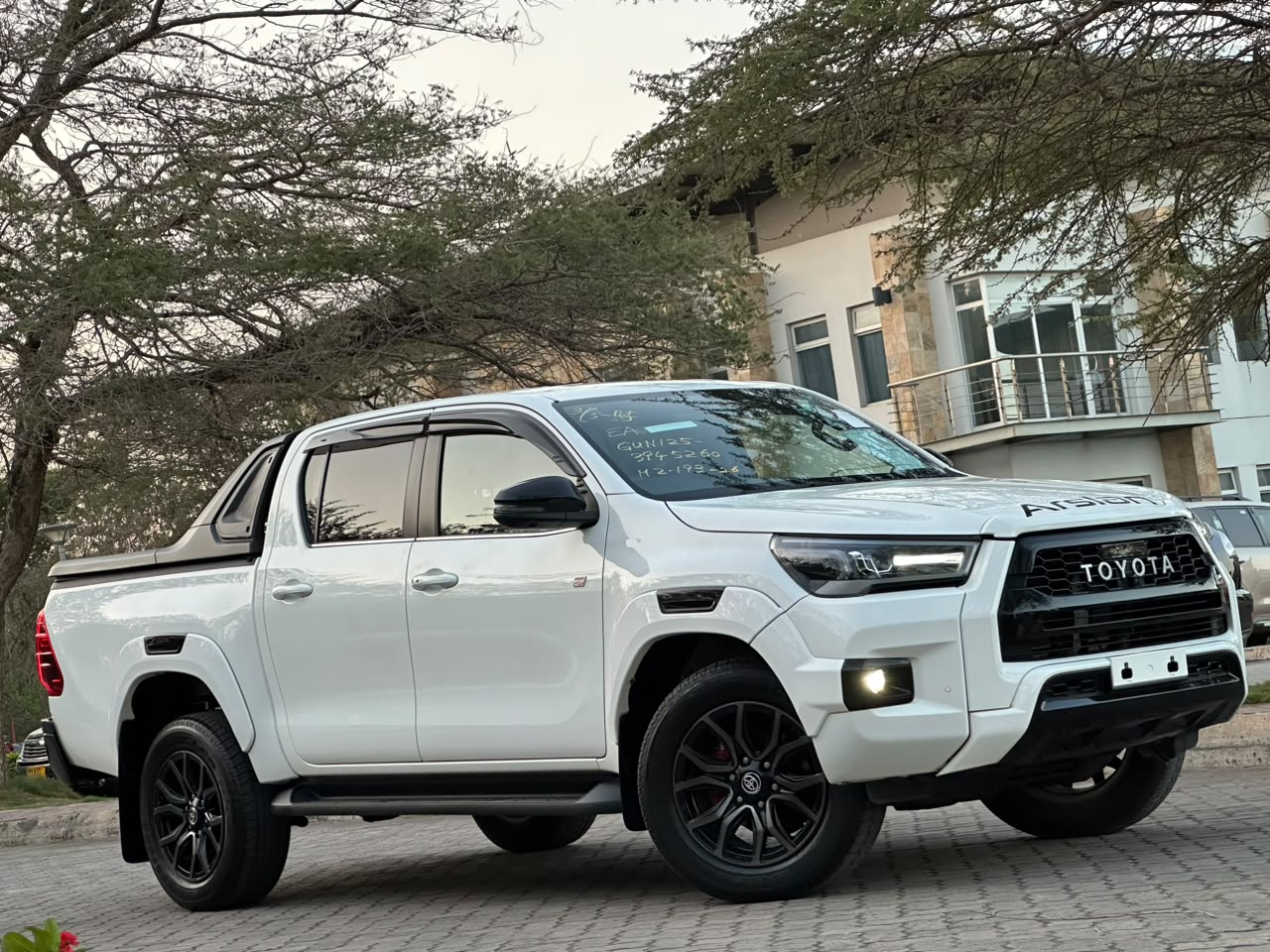 TOYOTA HILUX DOUBLE CABIN